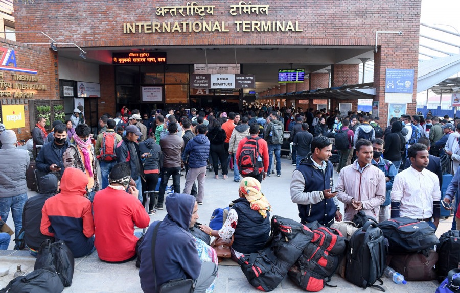 एक वर्षमा १६ लाखभन्दा बढी नेपाली विदेश उडे